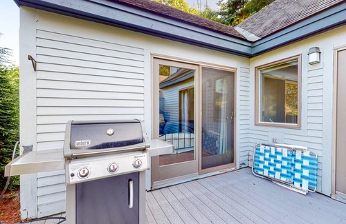 West Hartford Condo | 125 m² Condo ∙ 3 bedrooms ∙ 6 guests