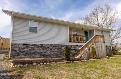 Fayetteville House | 128 m² House ∙ 3 bedrooms ∙ 6 guests