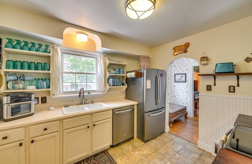 Gloversville Cottage | 131 m² Cabin ∙ 2 bedrooms ∙ 4 guests