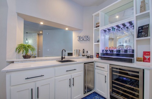 April Sound House | 15 miles to Renaissance Fest-Beautiful Lakefront property-Weekly Discounts!
