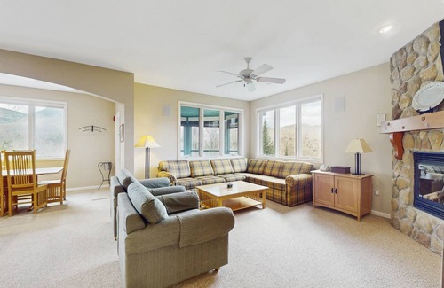Jeffersonville Condo | 153 m² Condo ∙ 3 bedrooms ∙ 8 guests