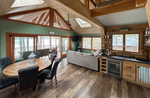 Pine River Pond House | 186 m² House ∙ 4 bedrooms ∙ 12 guests