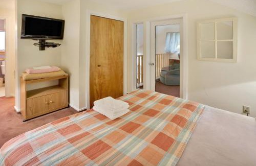 Killington House | 2-bedroom condo with pool and hot tub Woods Resort 26