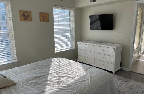 North Wildwood House | 2 Br Ocean View Penthouse Steps To Beach