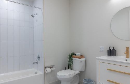 East Orange Apartment | 2 Queen Bed with Free Parking, NYC View, Near Train Station