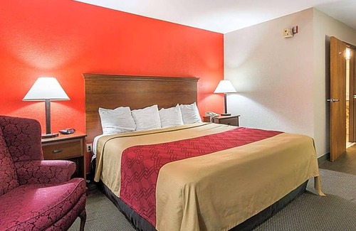 Clinton Hotel | 2-Star Hotel ∙ Econo Lodge Andrews AFB