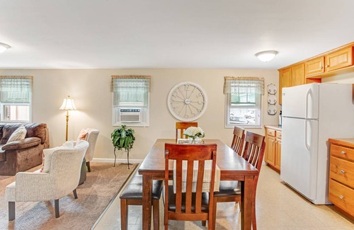 South Glens Falls Apartment | 203 m² Apartment ∙ 2 bedrooms ∙ 6 guests