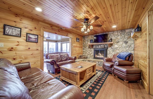 Bryson City House | 222 m² House ∙ 3 bedrooms ∙ 11 guests