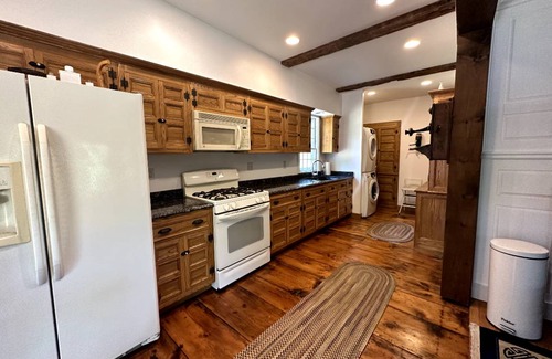 Greenfield Center House | 223 m² Farmhouse ∙ 5 bedrooms ∙ 9 guests