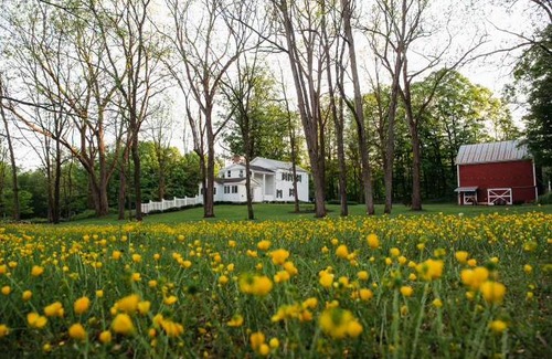 Greenfield Center House | 223 m² Farmhouse ∙ 5 bedrooms ∙ 9 guests