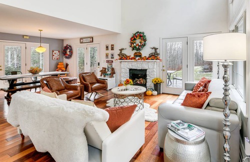 Morrisville House | 252 m² House ∙ 3 bedrooms ∙ 9 guests