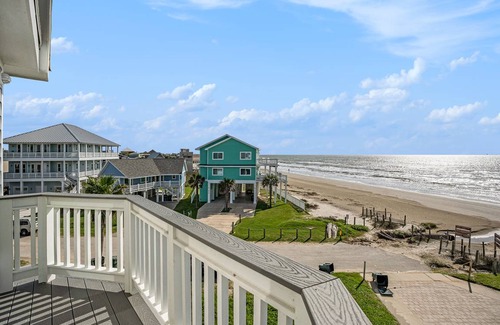 Pirates Beach House | 260 m² House ∙ 6 bedrooms ∙ 22 guests