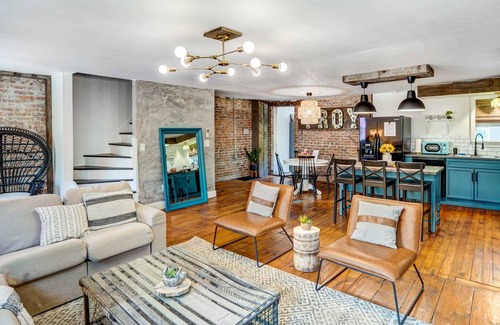 Troy House | 271 m² House ∙ 2 bedrooms ∙ 6 guests