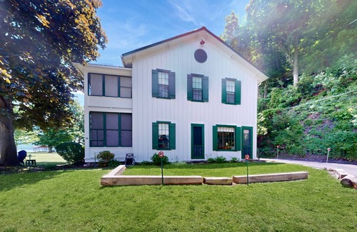 Rock Stream House | 279 m² House ∙ 6 bedrooms ∙ 12 guests