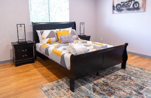 Dickinson Apartment | 3 Bedroom Single family 209328 by Houzlet