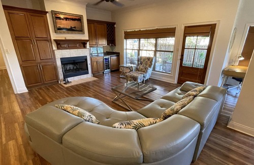 Lake Charles House | 3-bedroom vacation home steps to Prien Lake Park and 1.5 mile to Casinos.