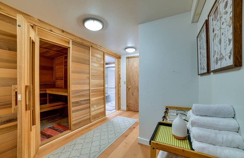 Bloomville House | 325 m² House ∙ 4 bedrooms ∙ 12 guests