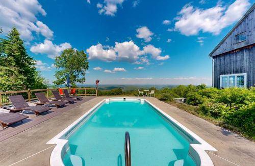 West Dover House | 325 m² House ∙ 4 bedrooms ∙ 8 guests