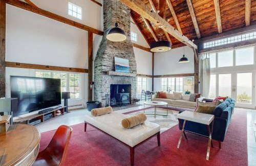 West Dover House | 325 m² House ∙ 4 bedrooms ∙ 8 guests