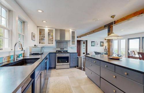 West Dover House | 325 m² House ∙ 4 bedrooms ∙ 8 guests