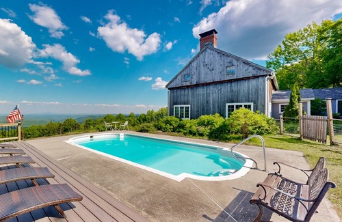 West Dover House | 325 m² House ∙ 4 bedrooms ∙ 8 guests