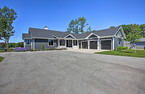 Traverse City House | 325 m² House ∙ 5 bedrooms ∙ 16 guests