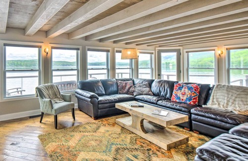 Enfield House | 329 m² House ∙ 4 bedrooms ∙ 8 guests