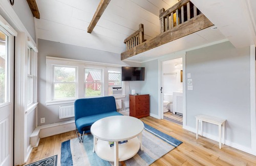 South Pomfret House | 33 m² House ∙ 2 guests