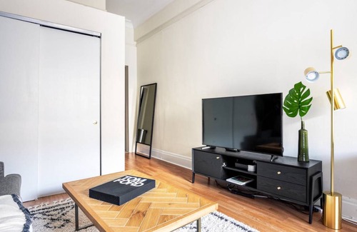 Theatre District Apartment | 37 m² Apartment ∙ 2 guests