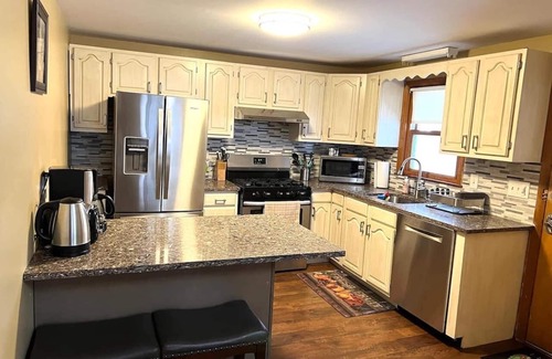 Waltham Apartment | 3bd/1ba apartment with parking 7630