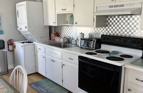 Surf City House | 4 Houses to THE BEACH! Completely renovated Duplex -2nd Floor. WALK TO ALL!