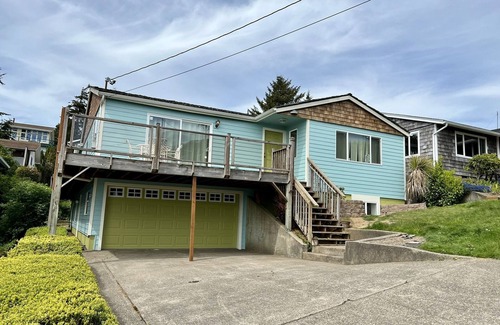 Newport House | 4000sqft: Pet-friendly/5 br/games/library/3 living rooms/3 bath/office