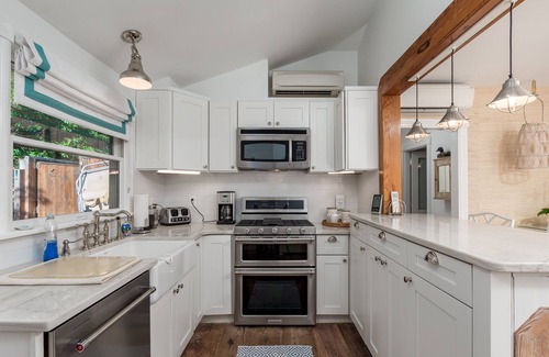 Historic District House | 428 Kings Hwy - Charming Victorian home in Historic Lewes!