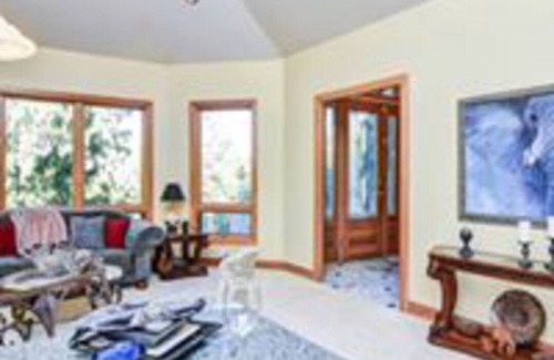 Monroe House | 465 m² House ∙ 5 bedrooms ∙ 20 guests
