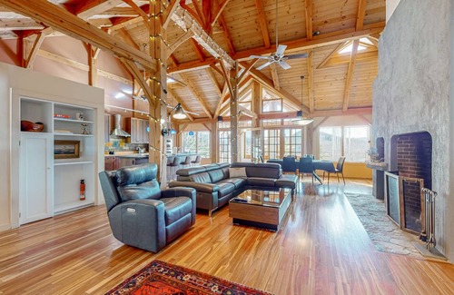 Underhill House | 478 m² House ∙ 4 bedrooms ∙ 8 guests