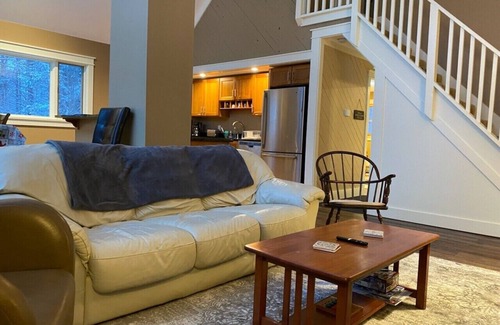Stowe House | 5 bedroom Chalet on Hill with Panoramic Views of Mt. Mansfield