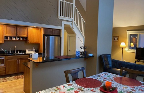 Stowe House | 5 bedroom Chalet on Hill with Panoramic Views of Mt. Mansfield