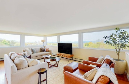 Charlotte House | 515 m² House ∙ 5 bedrooms ∙ 14 guests