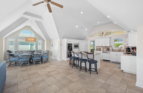 Bald Head Island House | (5B,5.5BA, 1K, 3Q, 2TW, Sleeps 10, 2 golf carts-6&4 passenger, PET FRIENDLY!