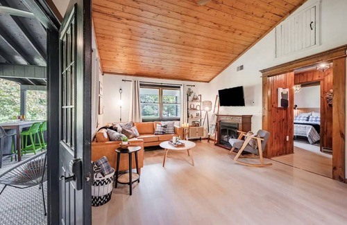 Hedgesville Cabin | 75 m² Cabin ∙ 3 bedrooms ∙ 5 guests
