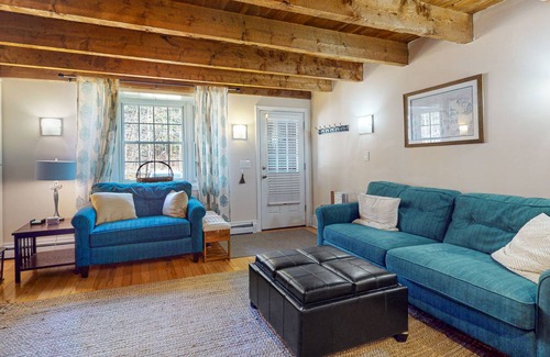 West Hartford House | 77 m² House ∙ 2 bedrooms ∙ 4 guests