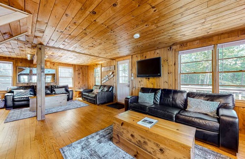 Pine River Pond House | 84 m² House ∙ 2 bedrooms ∙ 6 guests