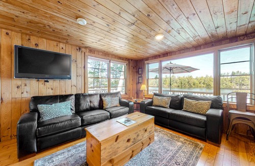 Pine River Pond House | 84 m² House ∙ 2 bedrooms ∙ 6 guests