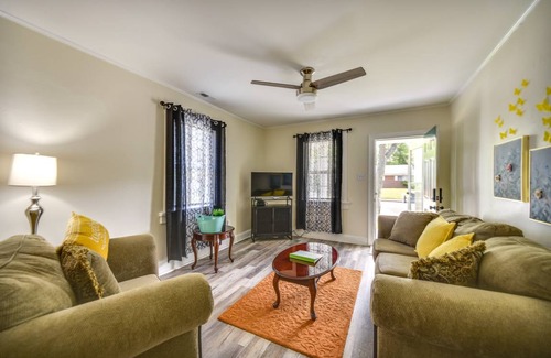 Newport News Cottage | 91 m² Cabin ∙ 2 bedrooms ∙ 4 guests