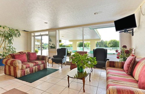 South Boston Hotel | Americas Best Value Inn & Suites South Boston