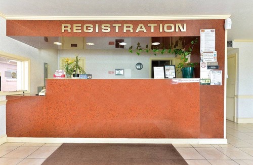 South Boston Hotel | Americas Best Value Inn & Suites South Boston