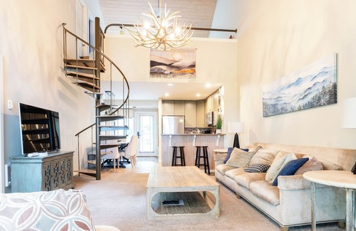 Wintergreen Condo | Among the Trees: Peace, Trails, Tastings at Dobie Slopeside. Prime location.