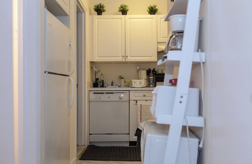 Midtown West Apartment | Artist Modern 2 Bedroom Time Square/Central Park Apartment