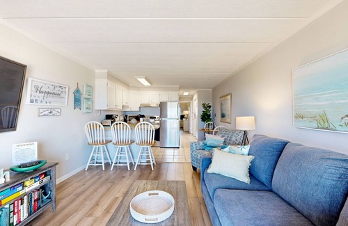 North Ocean City Condo | Beachfront condo with private balcony & amazing views