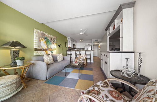 San Jacinto Condo | Beachfront w/Resort Pool